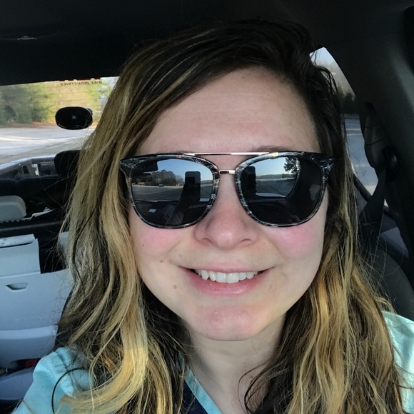 Meet your Posher, Larissa - Picture 1 of 1